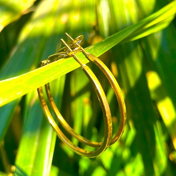 Classy gold hoops | NWT - Picture 5 of 13